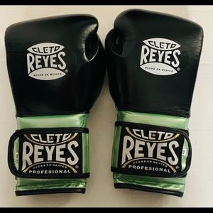 Cleto Reyes Boxing Gloves 12 oz. Black/Green
